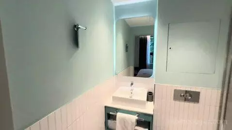 King Room - High Floor (#420) bathroom picture #5