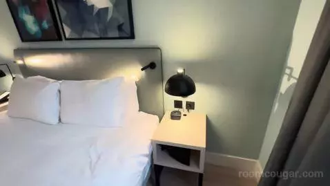 King Room - High Floor (#420) bed picture #2