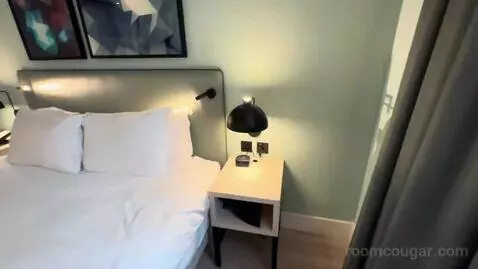 King Room - High Floor (#420) bed picture #4