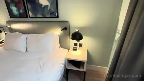 King Room - High Floor (#420) bed picture #6