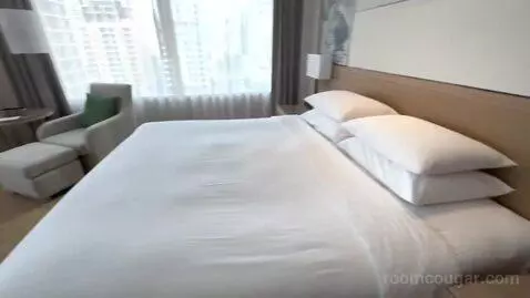 Renovated Deluxe King Room with City View - High Floor (#1102) bed picture #9