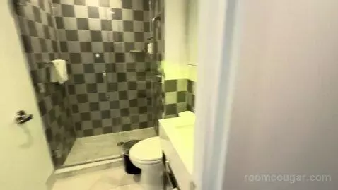 King Room (#1901) bathroom picture #2