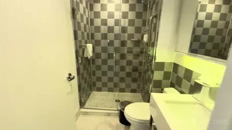 King Room (#1901) bathroom picture #4