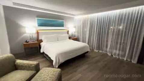 King Room (#804) bed picture #12