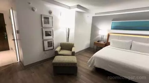 King Room (#804) bed picture #3
