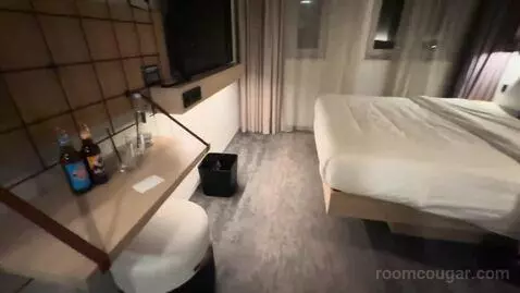 Moxy Queen Room with City View (#423) bed picture #2
