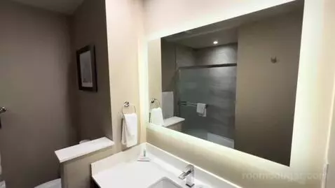 Standard King Room (#303) bathroom picture #7
