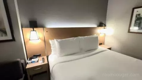 King Room (#1207) bed picture #10