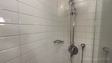 King Room with Lake View - High Floor (#910) bathroom picture #7