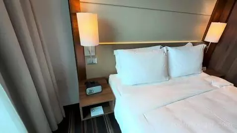Queen Room with City View (#611) bed picture #3