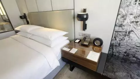 M Suite with Club Lounge Access (#1610) bed picture #10
