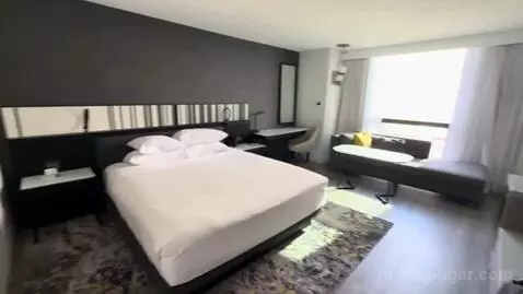 Premium King Room with Lake View (#3316) bed picture #2