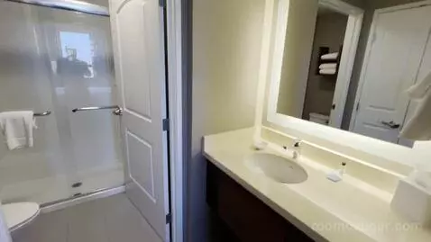 Deluxe Room (#527) bathroom picture #5