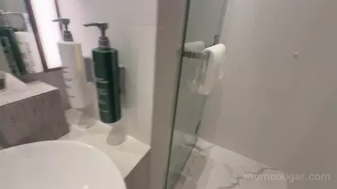 Deluxe King Room with City View bathroom picture #4