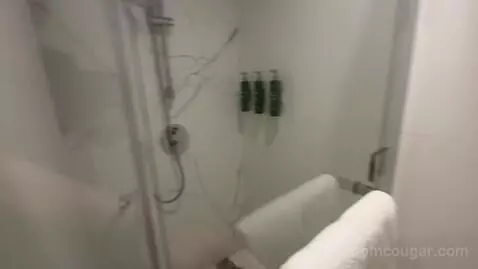 Deluxe King Room with City View bathroom picture #6