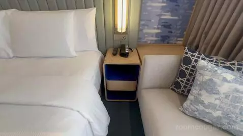 Deluxe King Room with City View bed picture #8