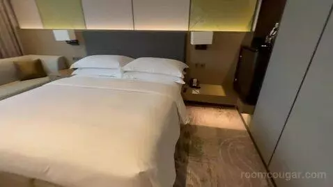 Premium King Room bed picture #2