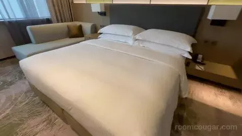 Premium King Room bed picture #4