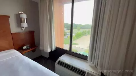 Specialty King Room (#612) bed picture #7