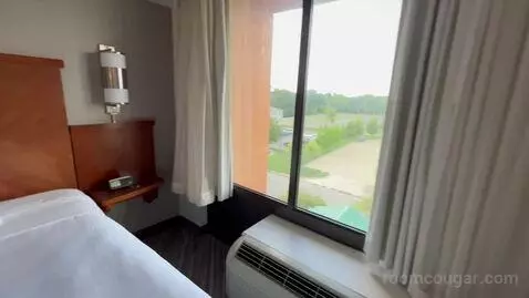 Specialty King Room (#612) bed picture #8