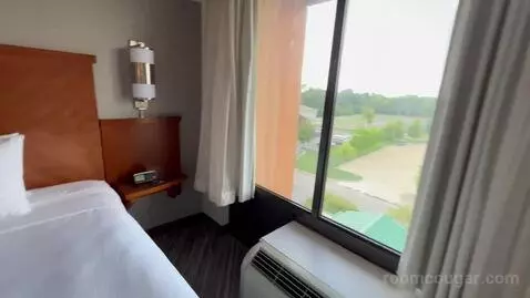 Specialty King Room (#612) bed picture #9
