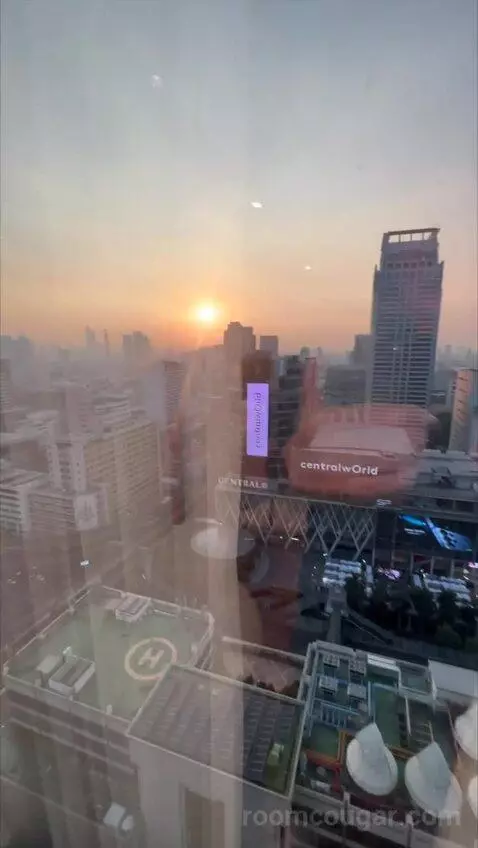 1 King Premium Club Lounge Access view picture #2