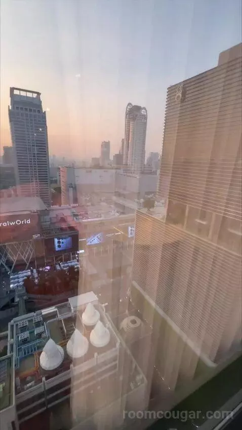 1 King Premium Club Lounge Access view picture #10