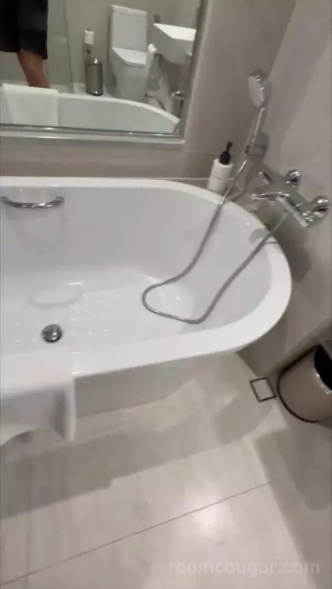 1 King Premium Club Lounge Access bathroom picture #10