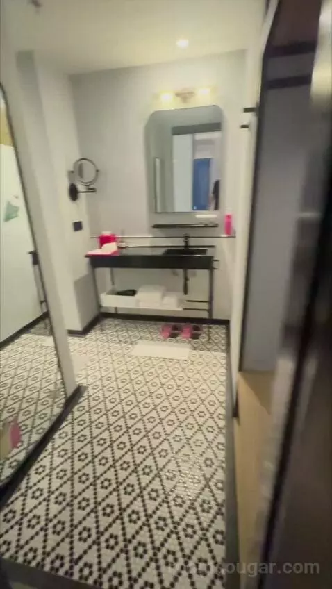 Deluxe Queen Room with City View (#2802) bathroom picture #4