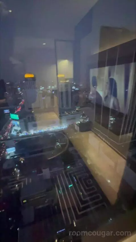 Deluxe Queen Room with City View (#2802) view picture #1