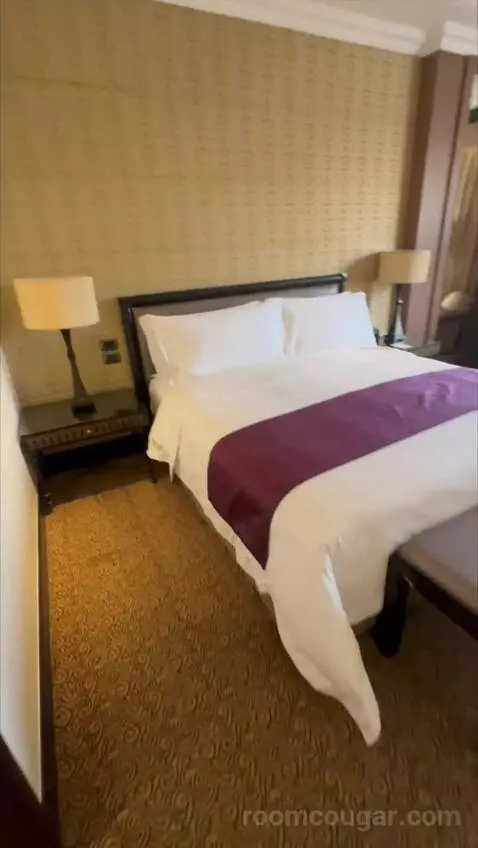 1 King Bed, High Floor bed picture #2
