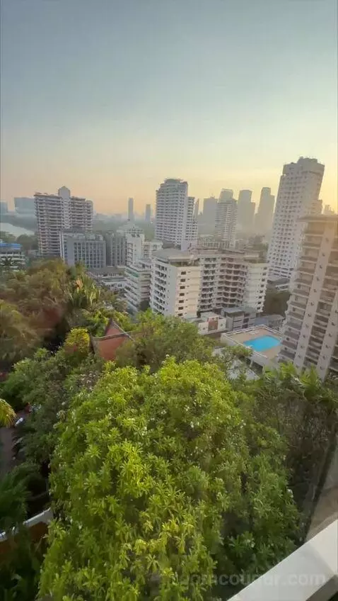 1 King Bed, High Floor view picture #2