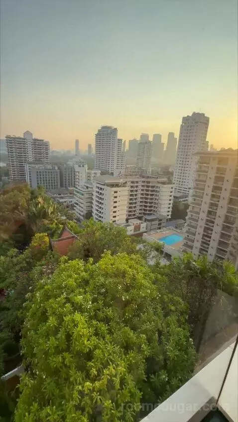 1 King Bed, High Floor view picture #4