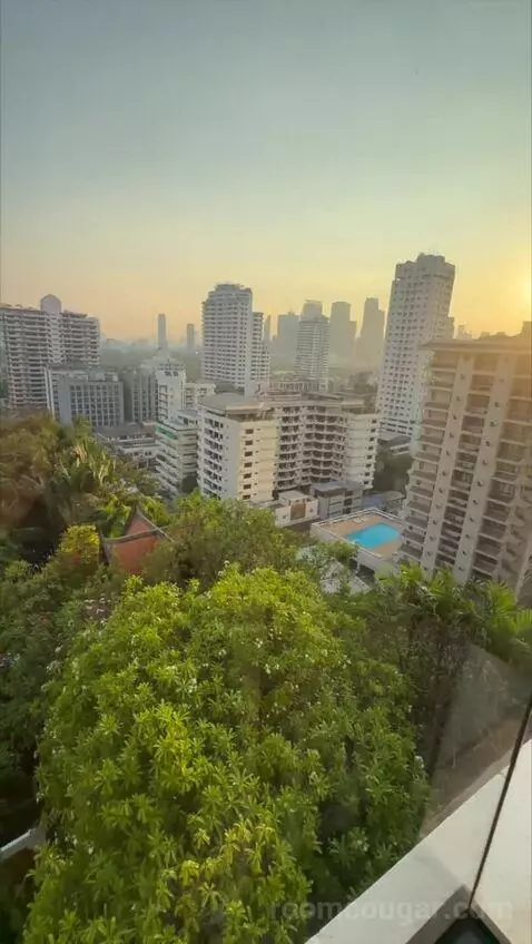 1 King Bed, High Floor view picture #5