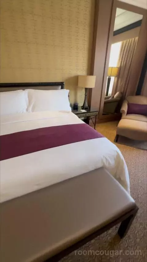 1 King Bed, High Floor bed picture #9