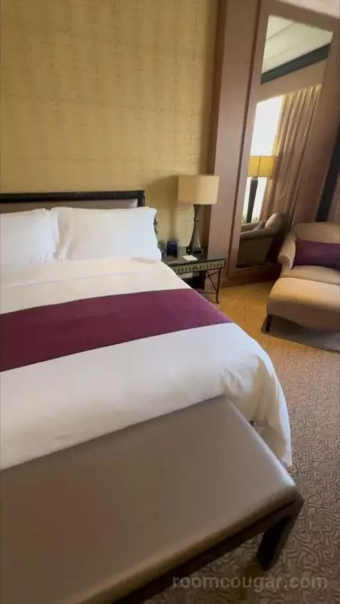 1 King Bed, High Floor bed picture #10