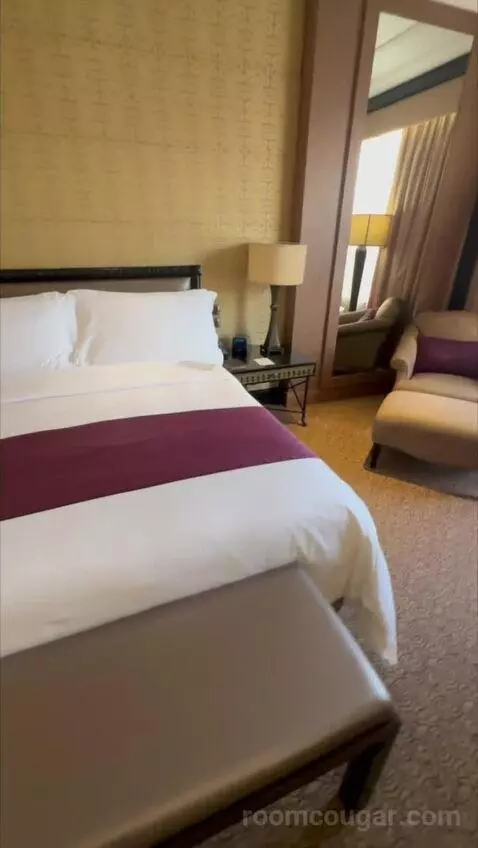 1 King Bed, High Floor bed picture #11
