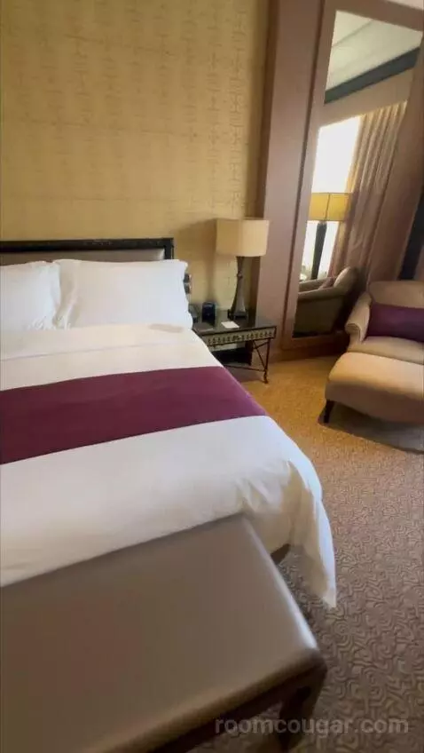 1 King Bed, High Floor bed picture #12