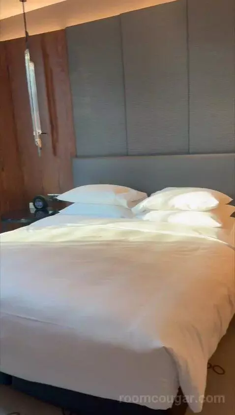 King Room (#810) bed picture #1