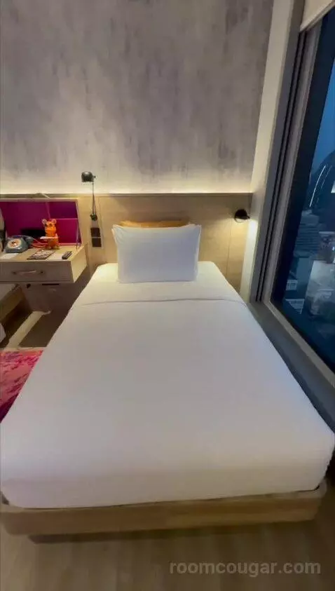 Twin Room with City View bed picture #2