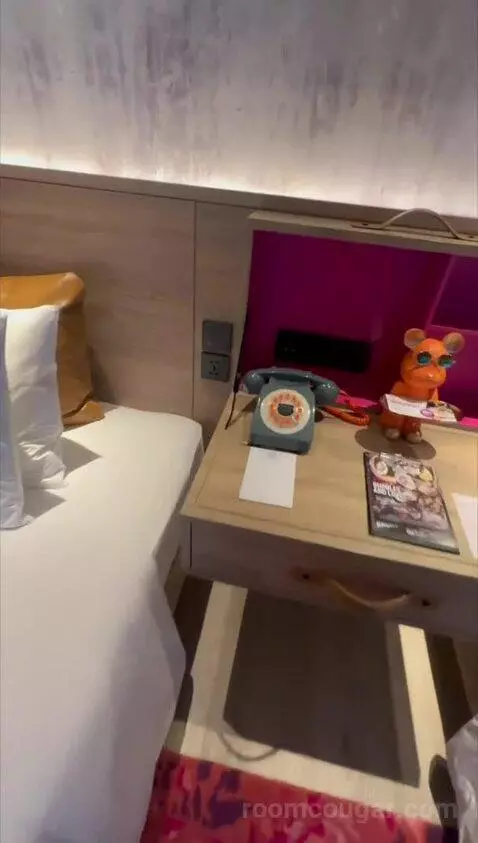 Twin Room with City View bed picture #5