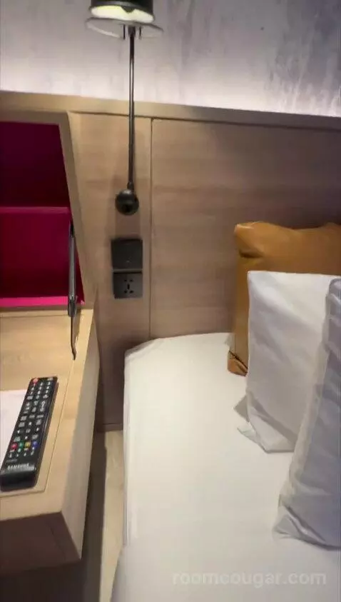 Twin Room with City View bed picture #8