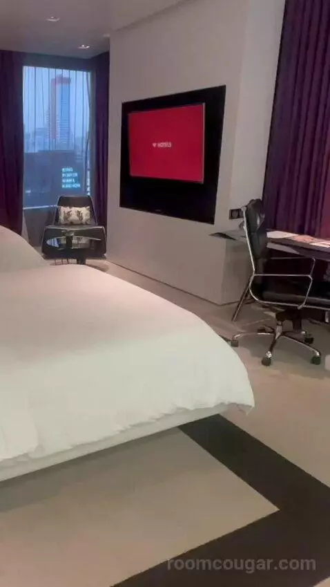 2 Queen Beds, Corner, Cool Guest Room bed picture #1