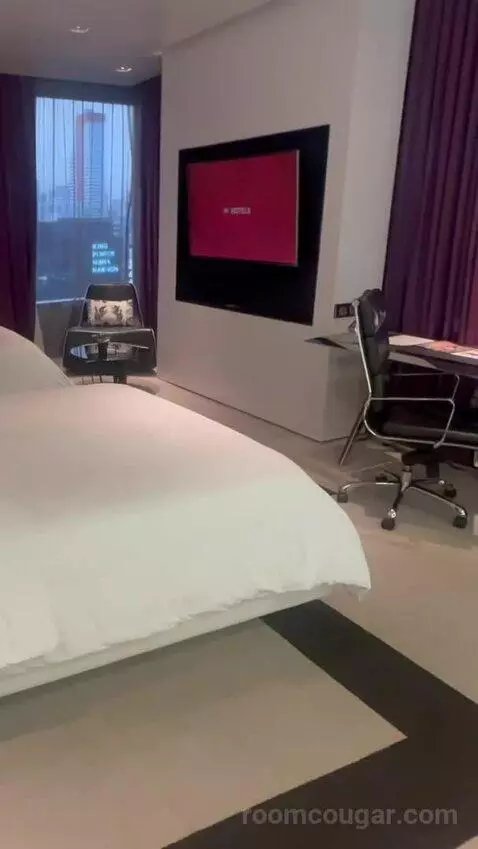 2 Queen Beds, Corner, Cool Guest Room bed picture #2