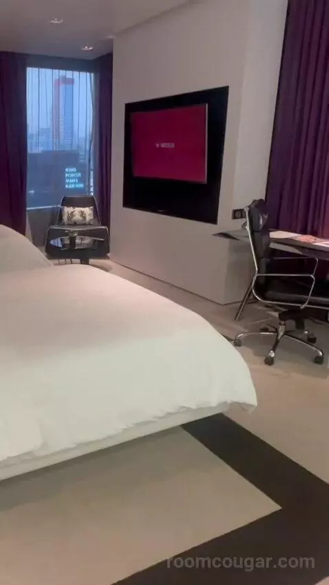2 Queen Beds, Corner, Cool Guest Room bed picture #3