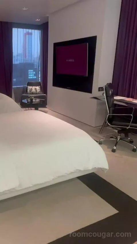 2 Queen Beds, Corner, Cool Guest Room bed picture #4