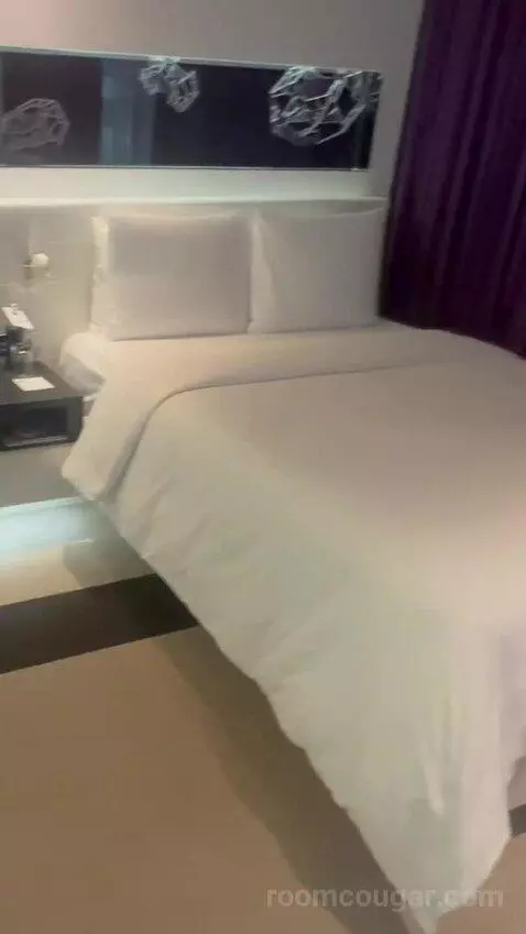 2 Queen Beds, Corner, Cool Guest Room bed picture #8