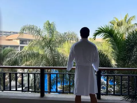 Dusit Thani LakeView Cairo Deluxe Room review by periclesrosa