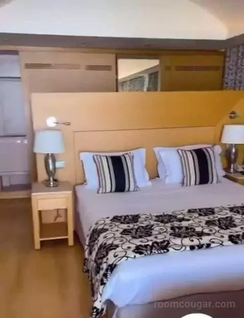 Spa Suite Sea View with Private Heated Pool and Beach Cabana bed picture #5