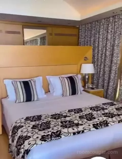 Spa Suite Sea View with Private Heated Pool and Beach Cabana bed picture #8